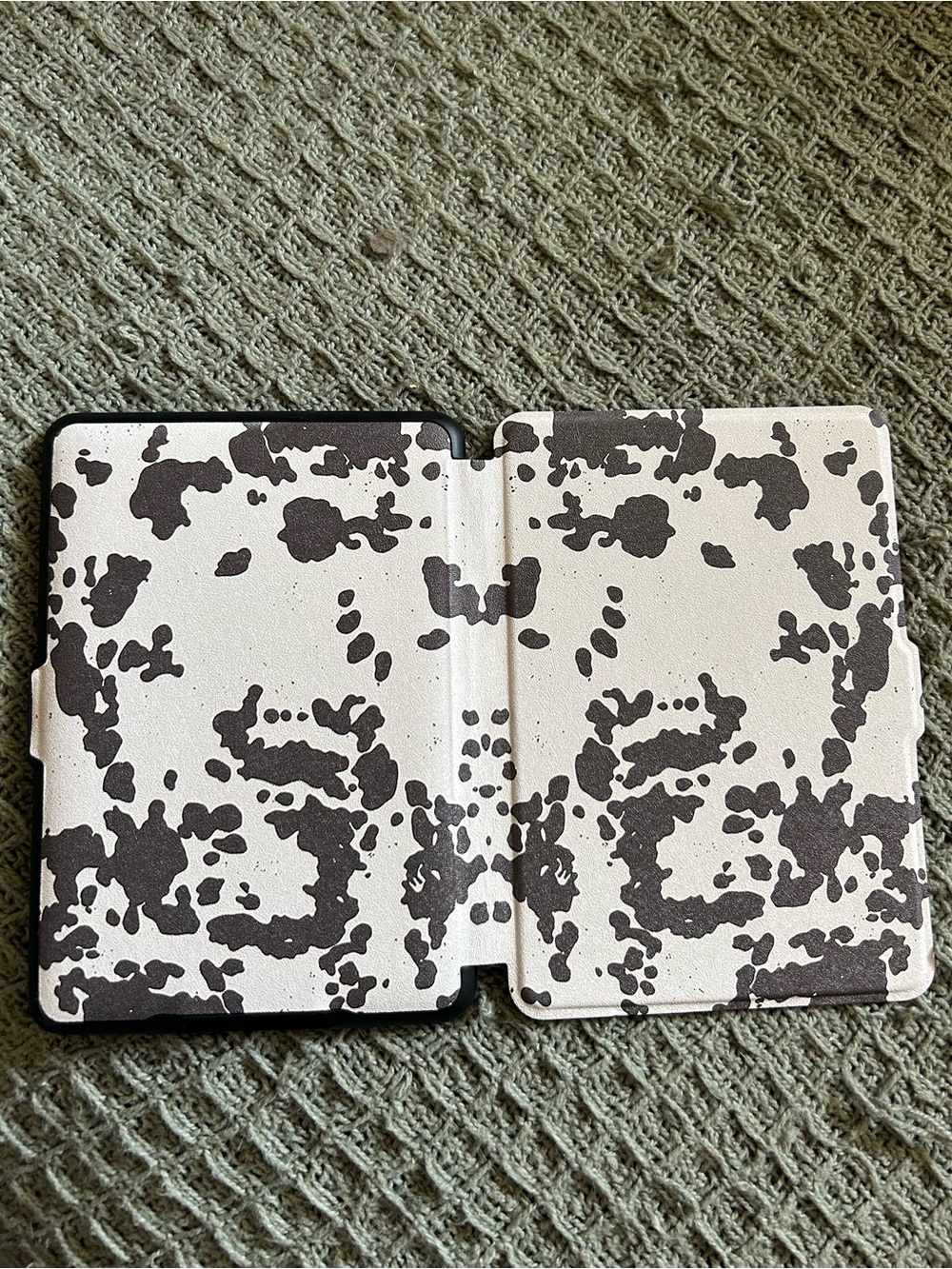 Cow print Kindle Paper-white Case (6th/7th)